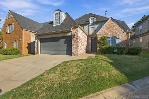 3005 E 90th Place