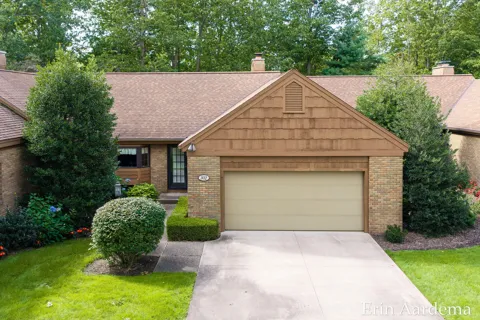 302 Foxcroft Circle
