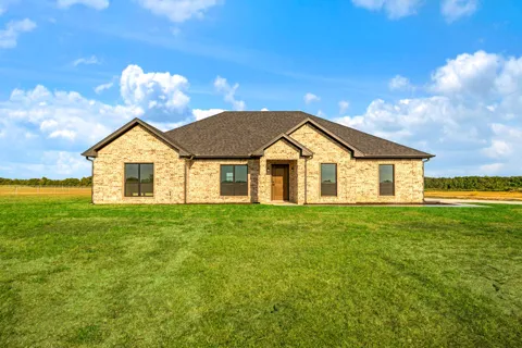 461 S FM 196