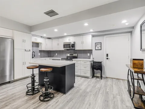 6211 W Northwest Highway #G226