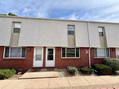 221 Chestnut Street #D2