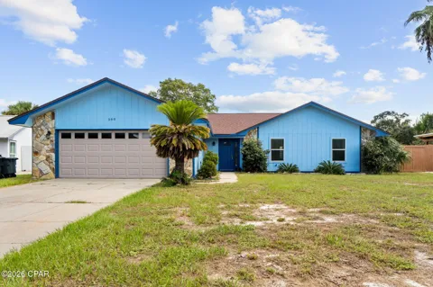 560 Lagoon Oaks Drive