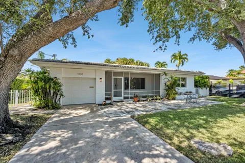 1995 Ixora Road