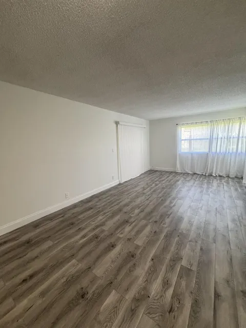 220 Lakeview Drive #103
