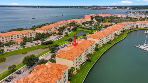 17 Harbour Isle Drive W #304