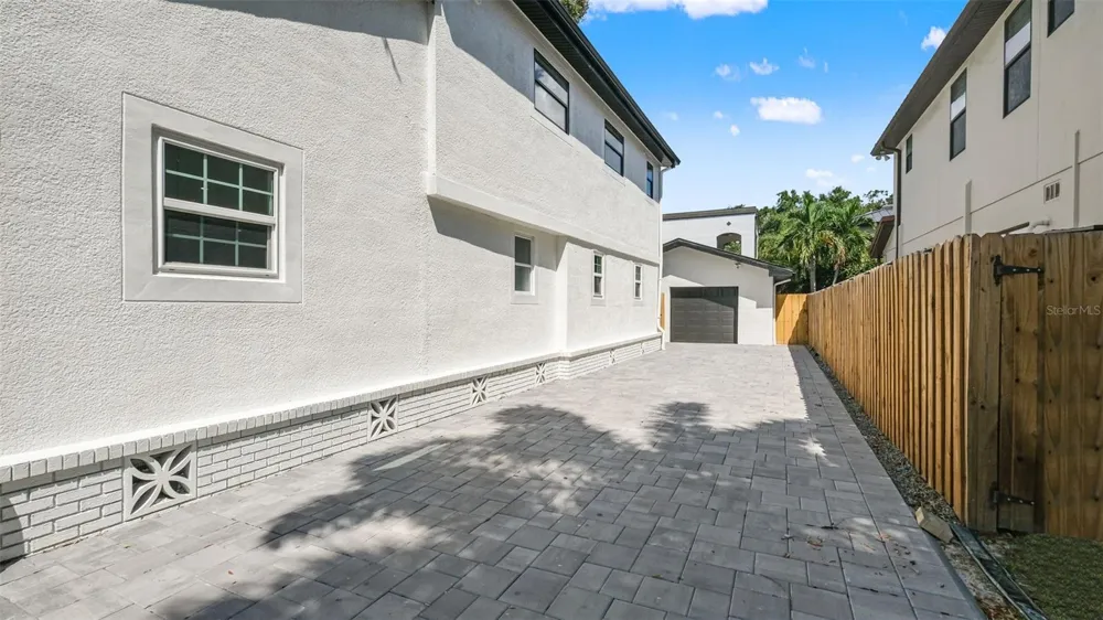 3415 W BARCELONA STREET Tampa, FL 33629