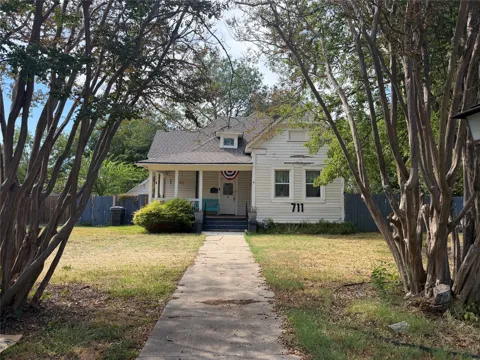 711 NW D STREET