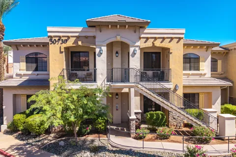 50730 Santa Rosa Plaza #4