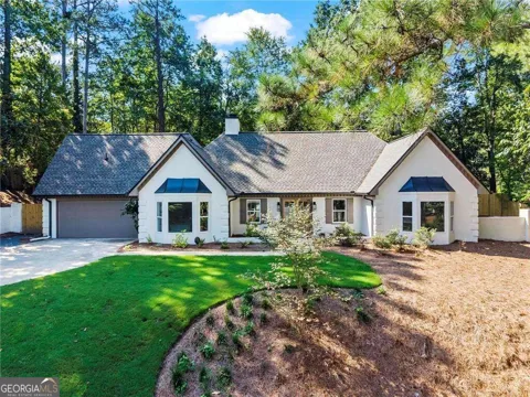 2552 Hollycreek DR NE