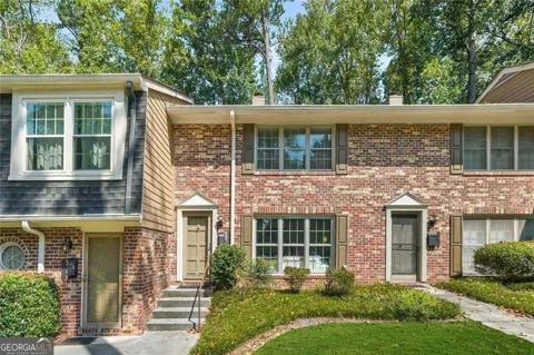2474 Northlake CT NE