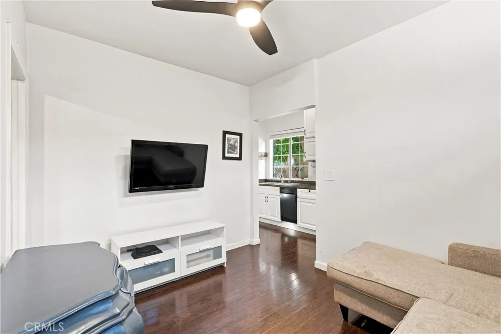 3855 E Wilton Long Beach, CA 90804