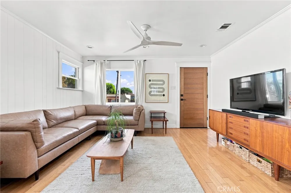 3855 E Wilton Long Beach, CA 90804
