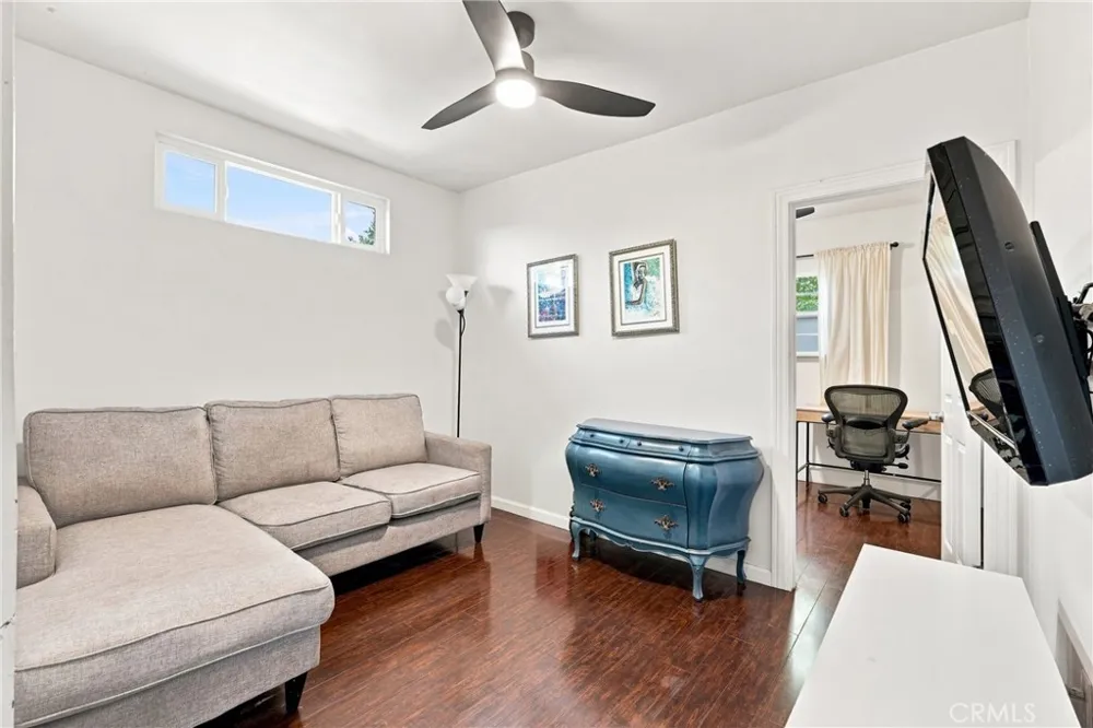 3855 E Wilton Long Beach, CA 90804