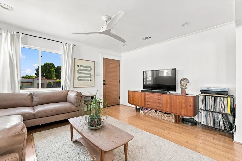 3855 E Wilton Long Beach, CA 90804