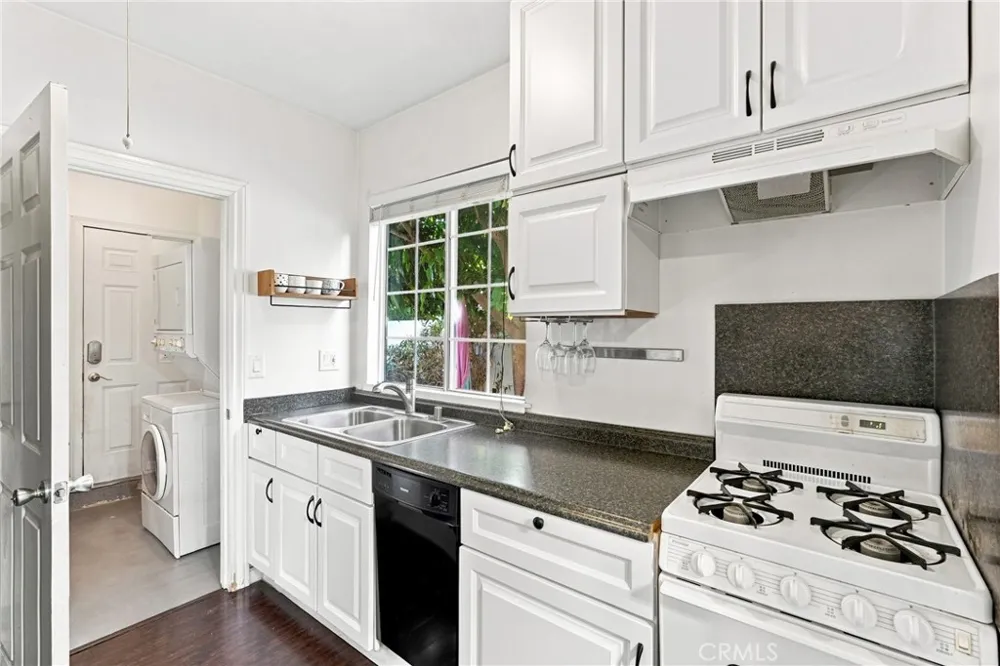 3855 E Wilton Long Beach, CA 90804