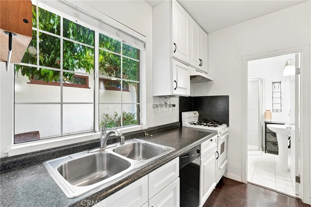 3855 E Wilton Long Beach, CA 90804