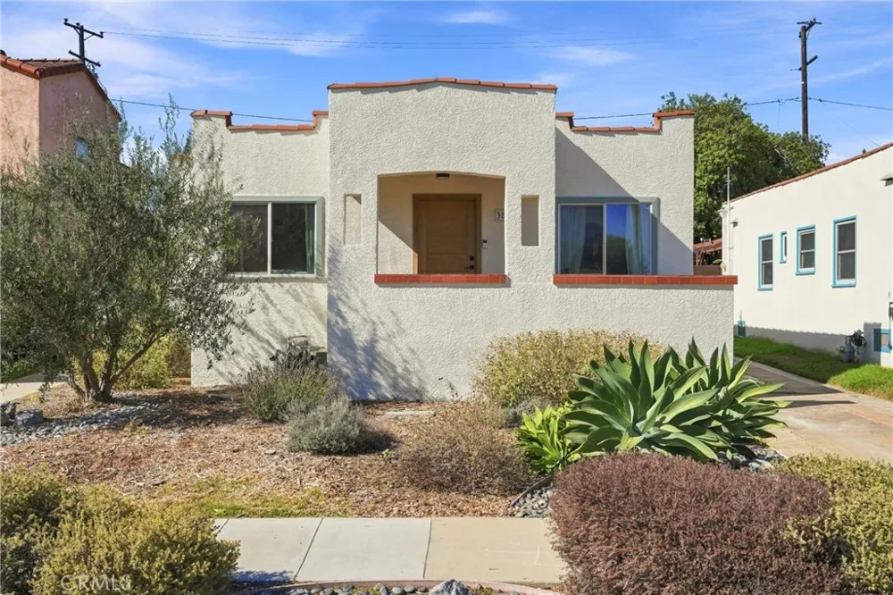 3855 E Wilton Long Beach, CA 90804