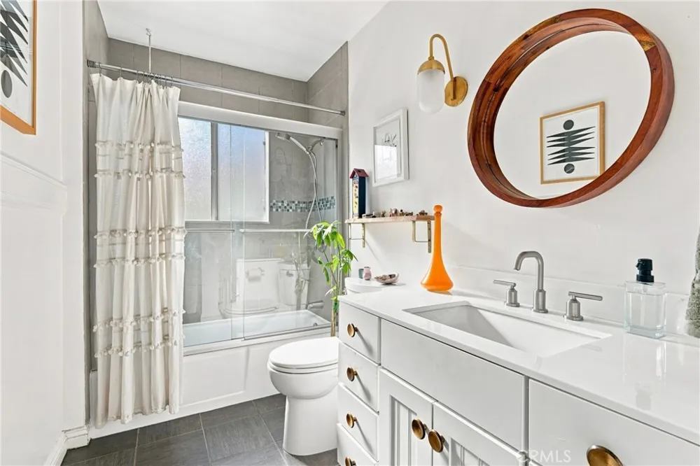 3855 E Wilton Long Beach, CA 90804
