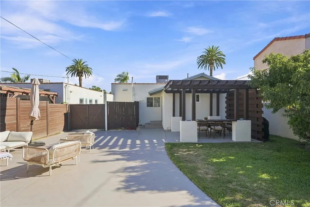 3855 E Wilton Long Beach, CA 90804
