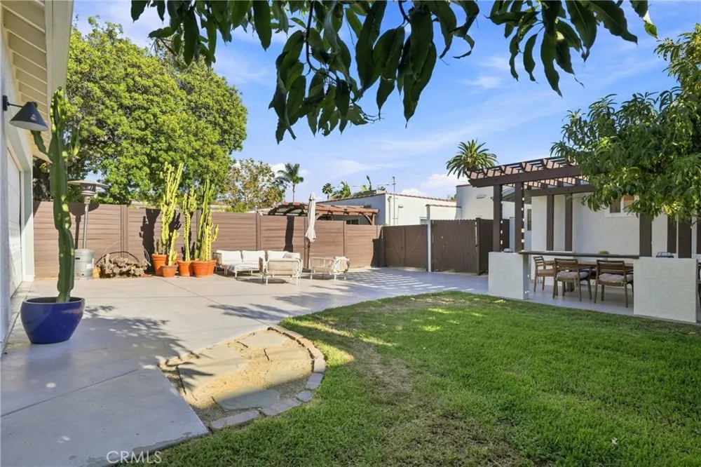 3855 E Wilton Long Beach, CA 90804