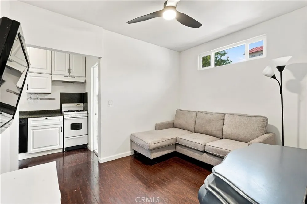 3855 E Wilton Long Beach, CA 90804