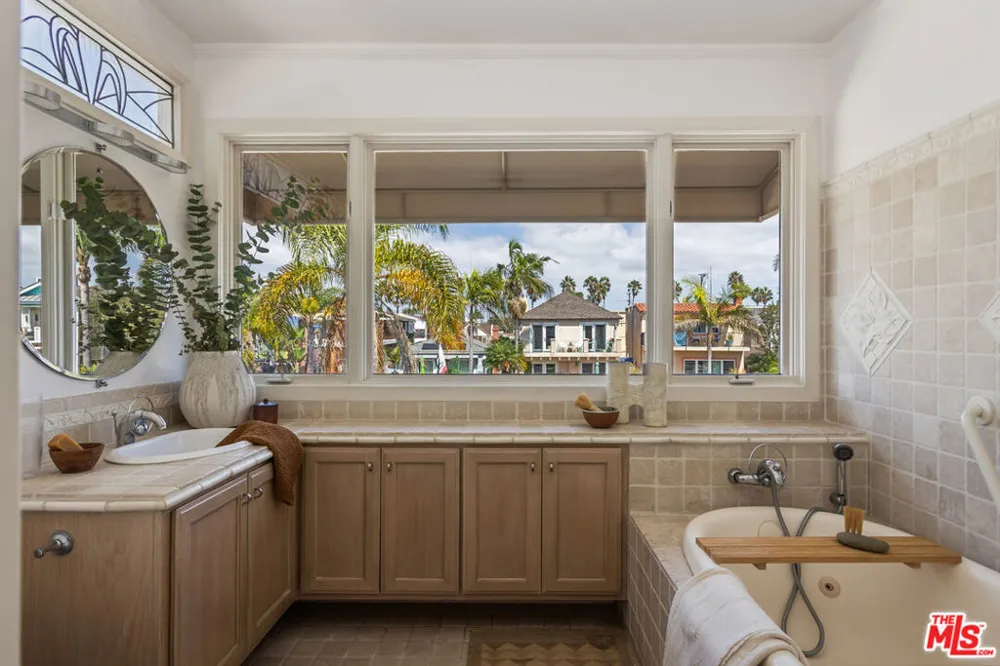 104 Rivo Alto Canal Long Beach, CA 90803