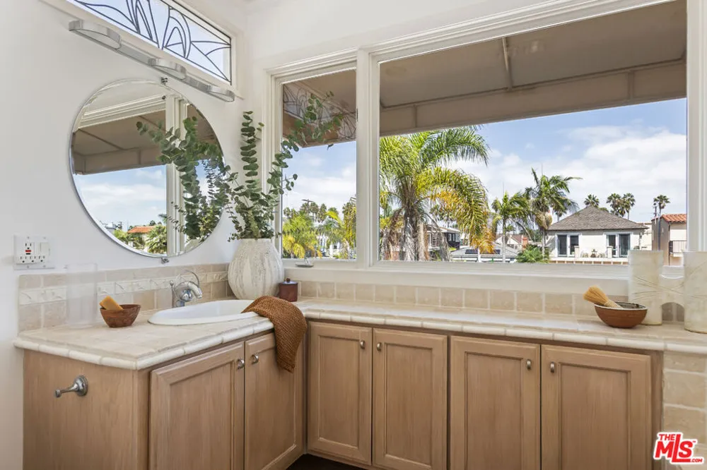 104 Rivo Alto Canal Long Beach, CA 90803