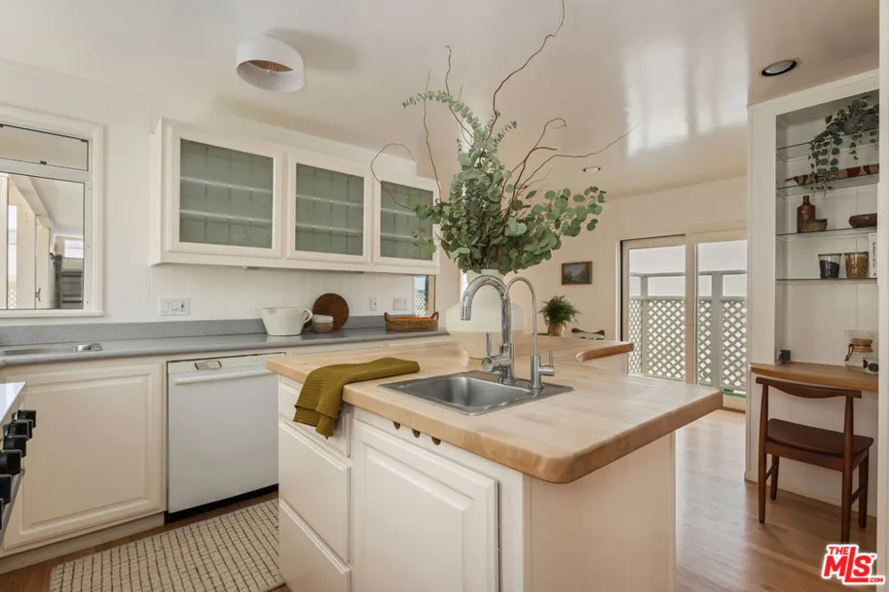 104 Rivo Alto Canal Long Beach, CA 90803