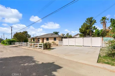 7420 Ivy Lane