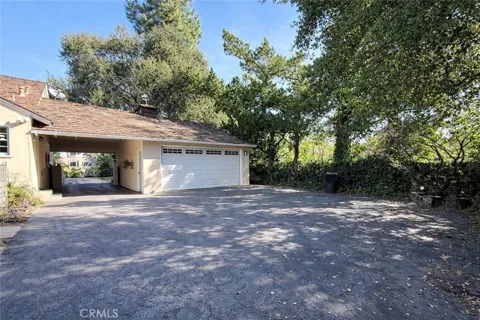 18 Woodland Lane