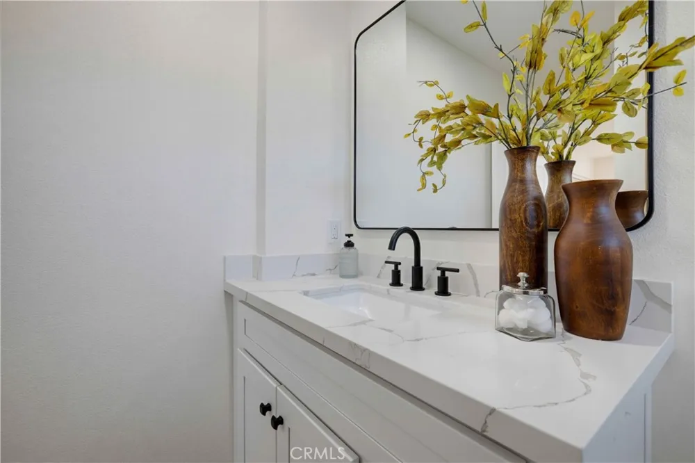 2924 W Mcfadden Santa Ana, CA 92704