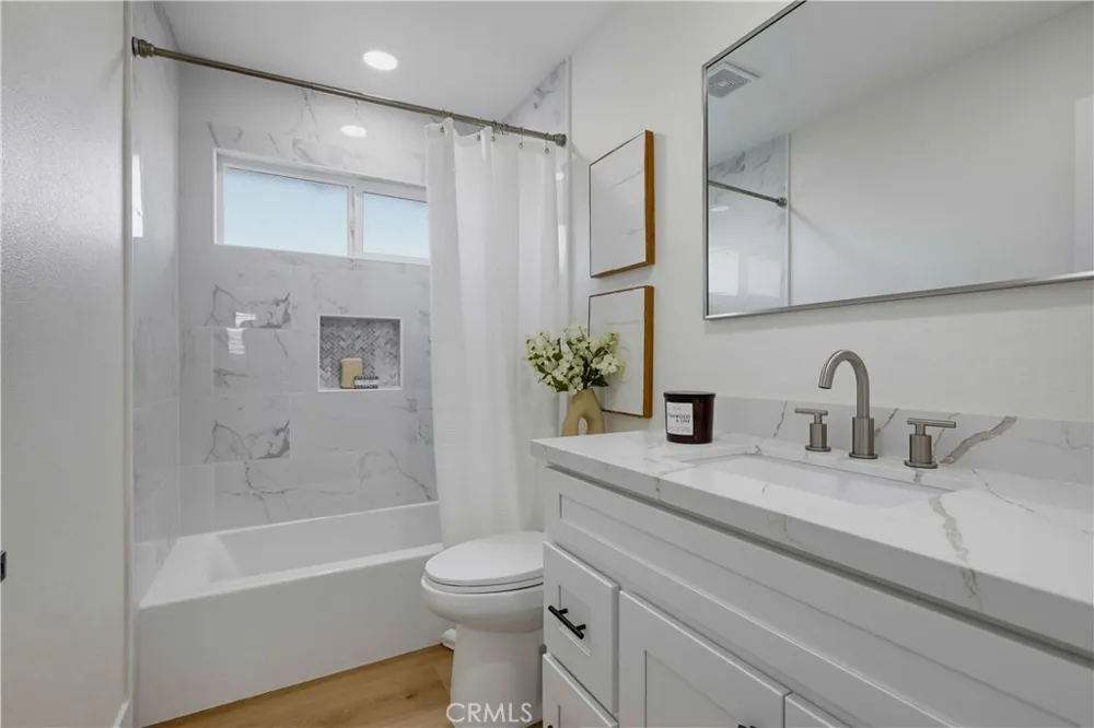 2924 W Mcfadden Santa Ana, CA 92704