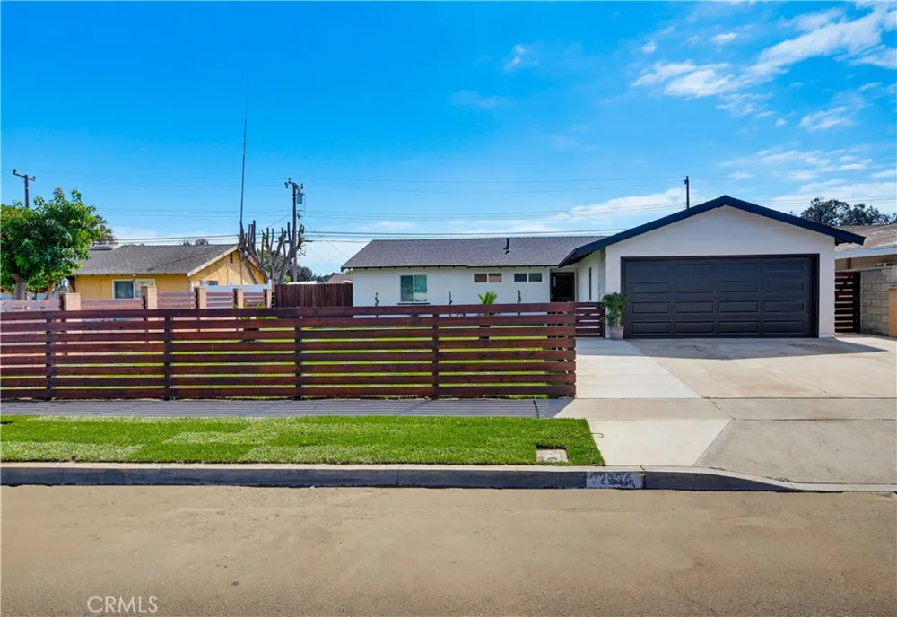 2924 W Mcfadden Santa Ana, CA 92704