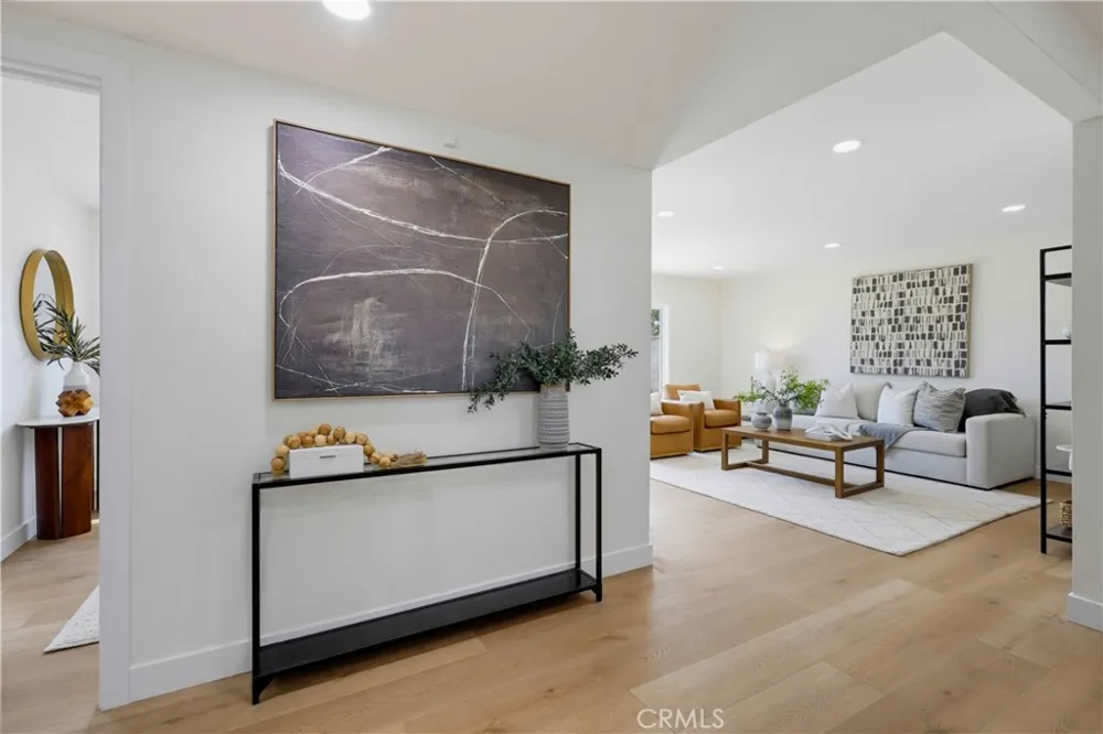2924 W Mcfadden Santa Ana, CA 92704