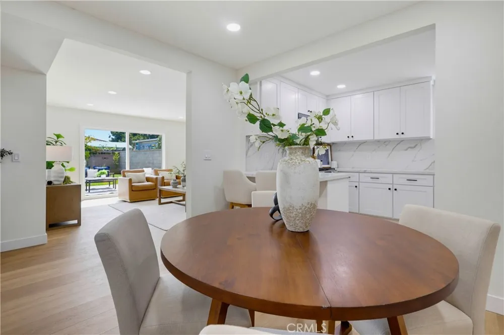 2924 W Mcfadden Santa Ana, CA 92704