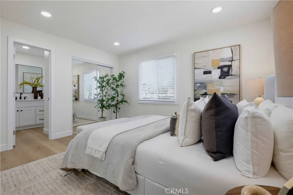2924 W Mcfadden Santa Ana, CA 92704