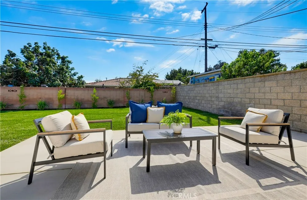 2924 W Mcfadden Santa Ana, CA 92704