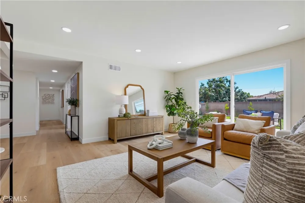 2924 W Mcfadden Santa Ana, CA 92704