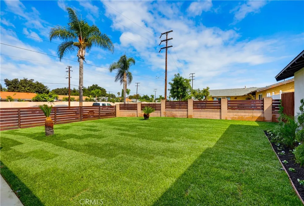 2924 W Mcfadden Santa Ana, CA 92704