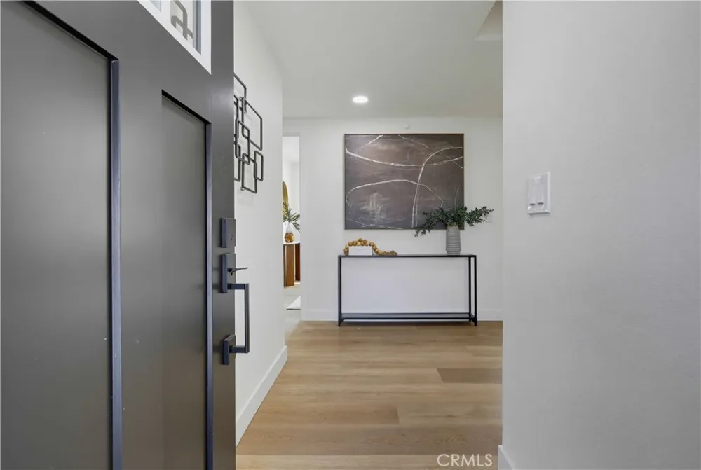 2924 W Mcfadden Santa Ana, CA 92704