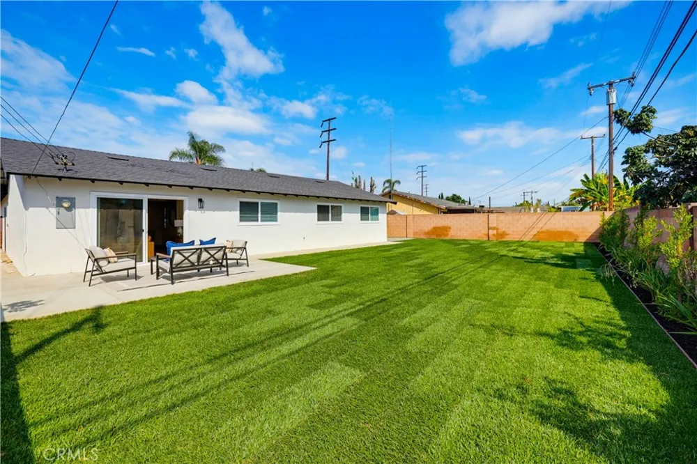2924 W Mcfadden Santa Ana, CA 92704