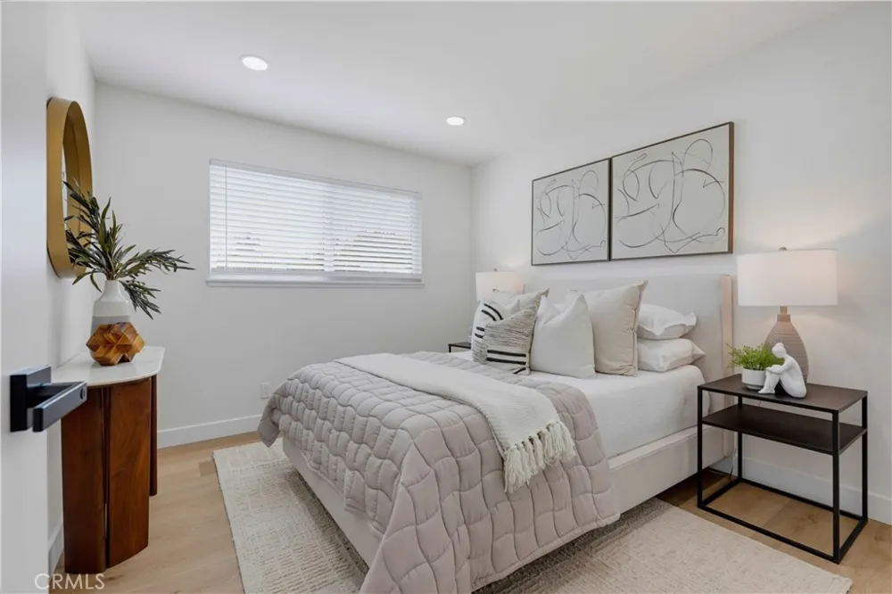 2924 W Mcfadden Santa Ana, CA 92704