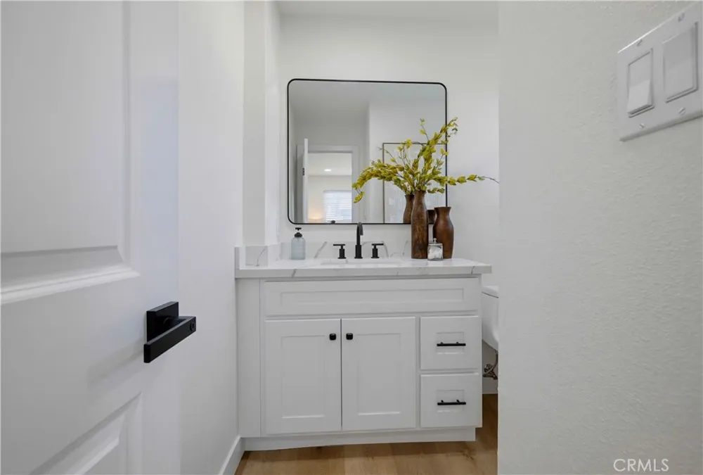 2924 W Mcfadden Santa Ana, CA 92704