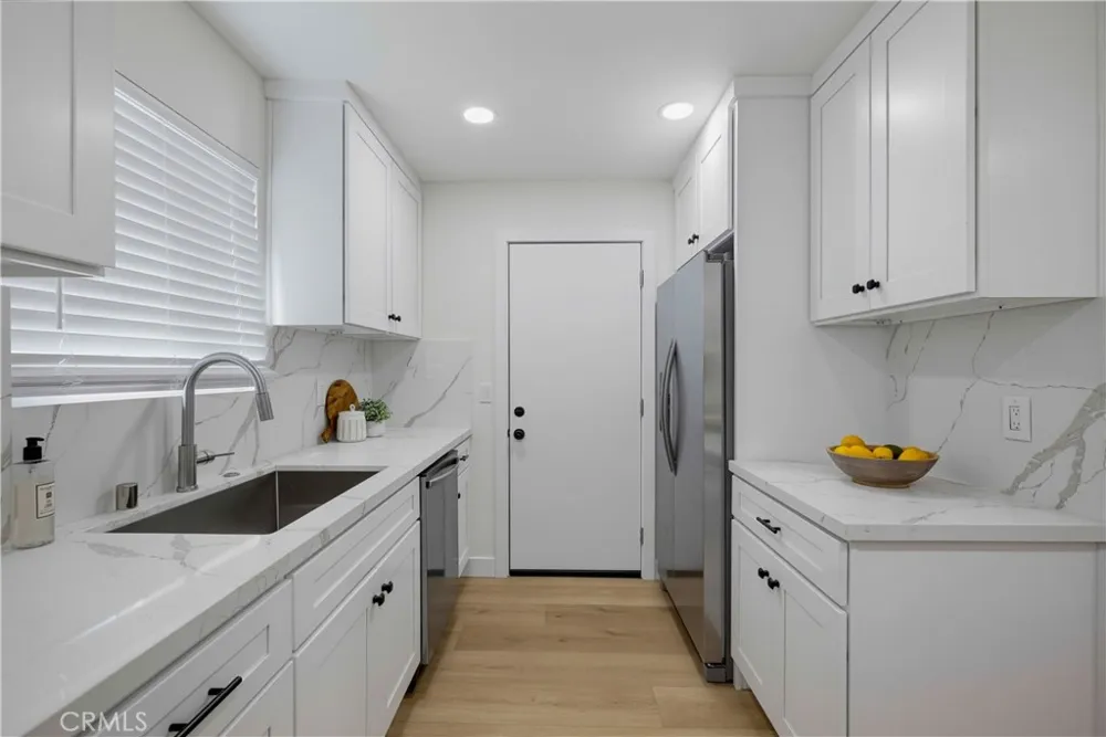 2924 W Mcfadden Santa Ana, CA 92704