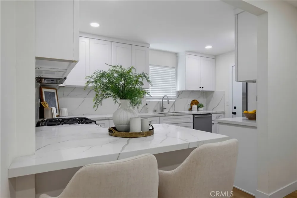 2924 W Mcfadden Santa Ana, CA 92704