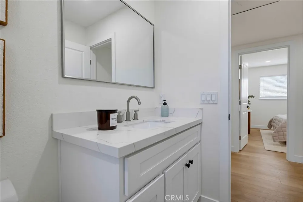2924 W Mcfadden Santa Ana, CA 92704