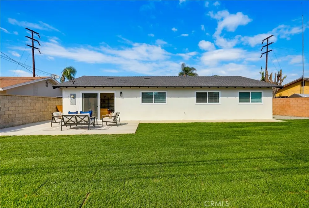 2924 W Mcfadden Santa Ana, CA 92704