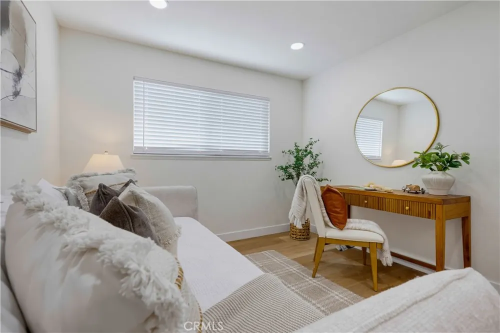 2924 W Mcfadden Santa Ana, CA 92704