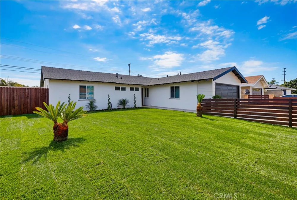 2924 W Mcfadden Santa Ana, CA 92704