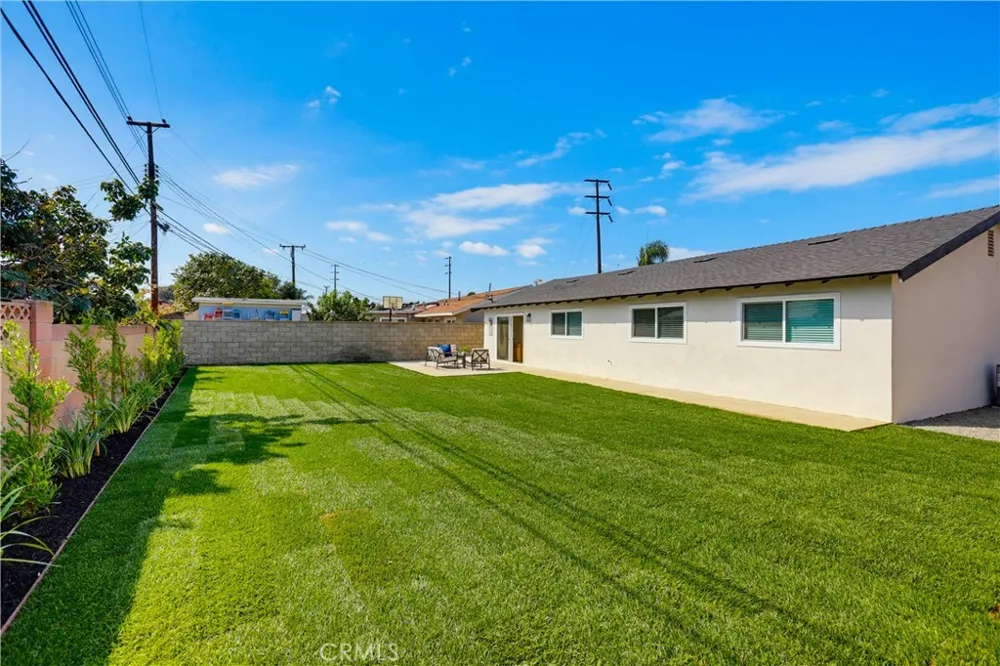 2924 W Mcfadden Santa Ana, CA 92704
